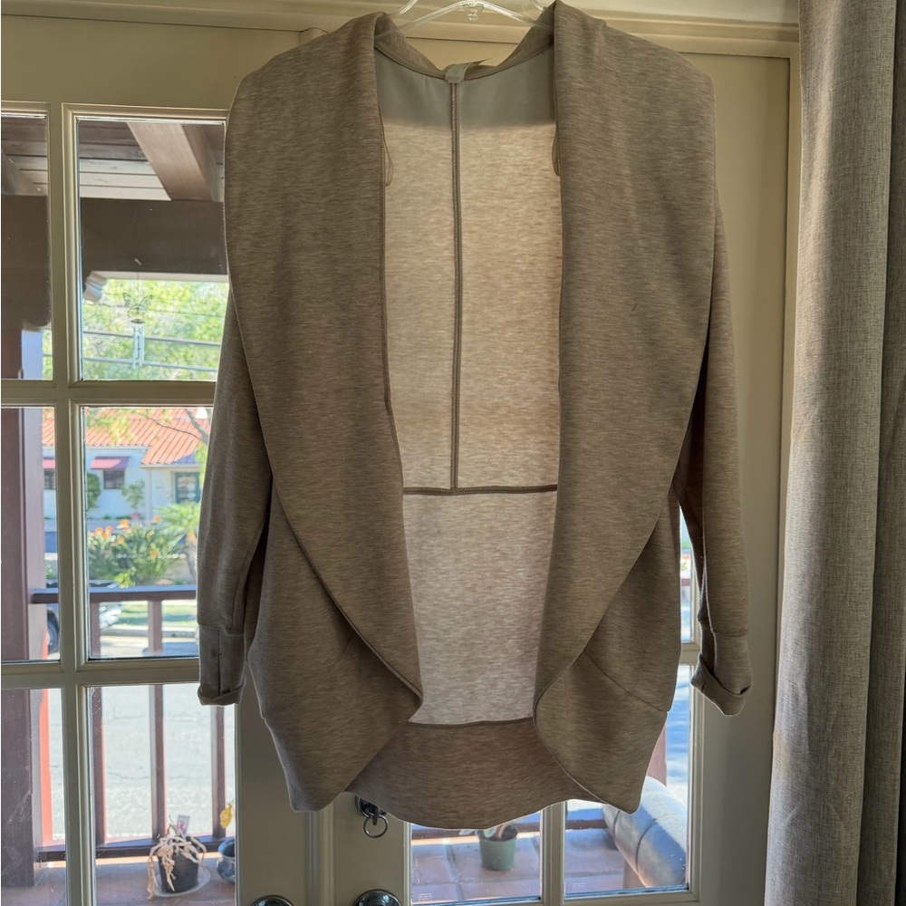 Yogalicious cream Women's Cardigan size small